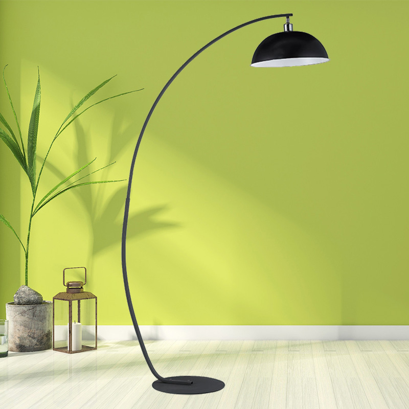 Moderný proces výroby stojacej oblúkovej lampy